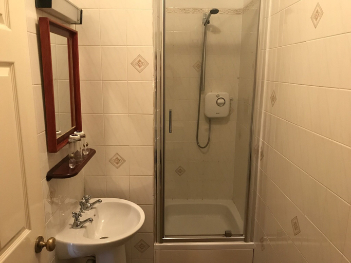 Bathroom 3, The Miners Arms, Derbyshire