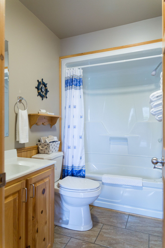 Bathroom 4, Middle Brook Cottages & Chalets, Division No. 9