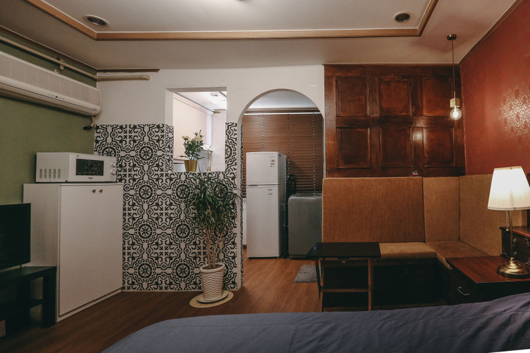 Others 5, Antique House, Mapo