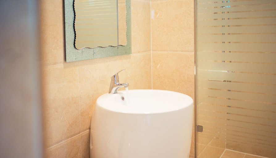 Bathroom 4, Opus 11, Gyeongju