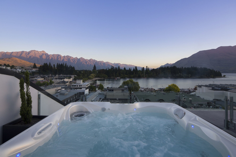 Sport & Beauty 5, Shotover Penthouse & Spa by Staysouth, Queenstown-Lakes