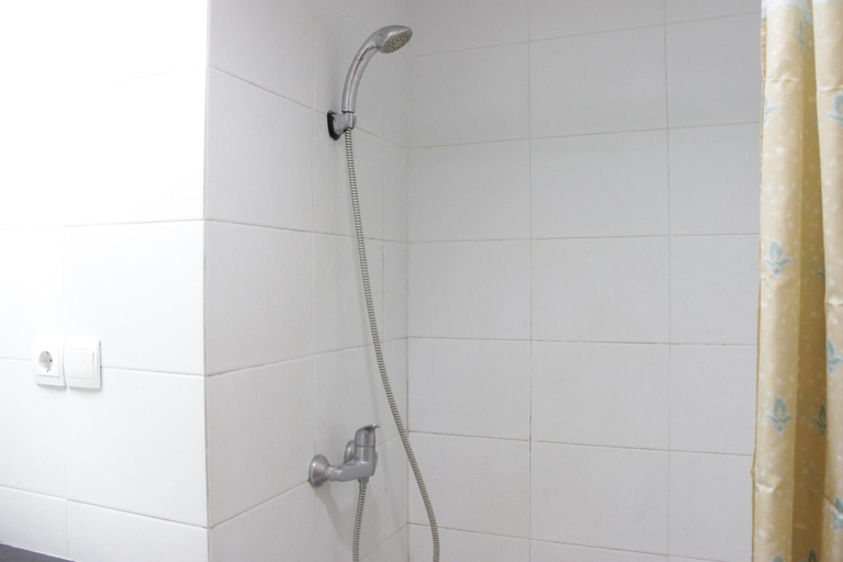 Bathroom 4, Modern & Contemporary Studio At Beverly Dago Apartment Near Itb, Bandung