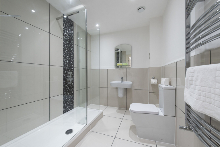 Bathroom 5, Grosvenor Suites, Edinburgh