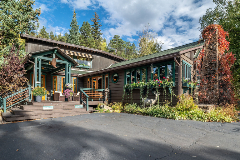 Exterior & Views 2, Highland Haven Creekside Inn, Jefferson