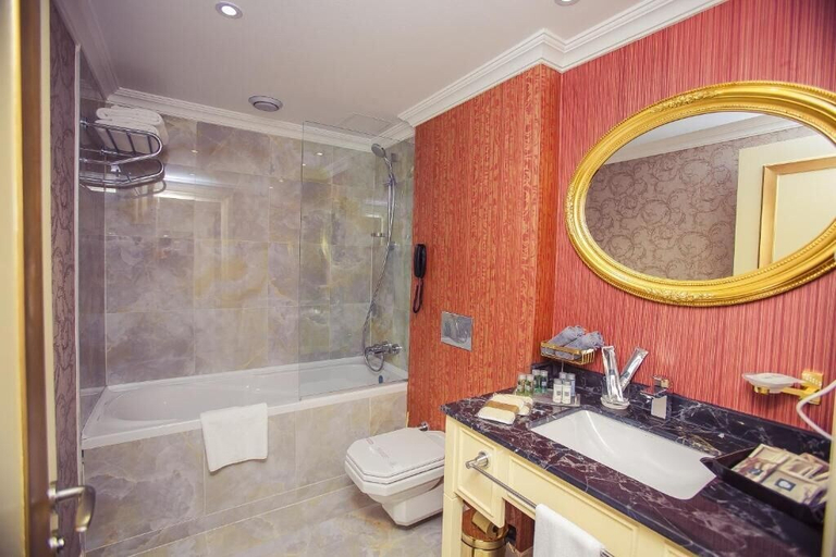 Bathroom 5, Hotel Intourist Palace Batumi, Batumi