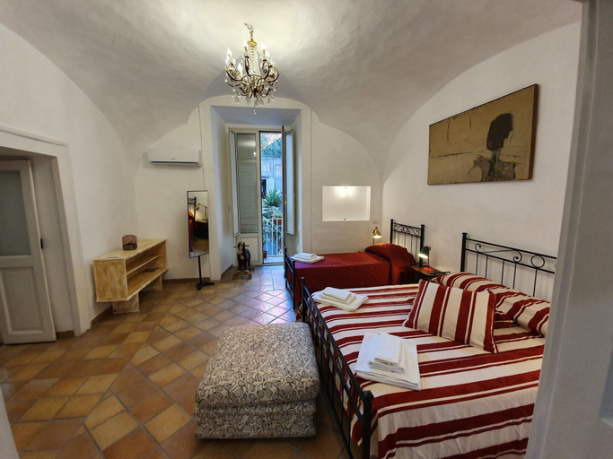 Room 2, Spanish Palace Rooms, Apartment & Terrace, Napoli