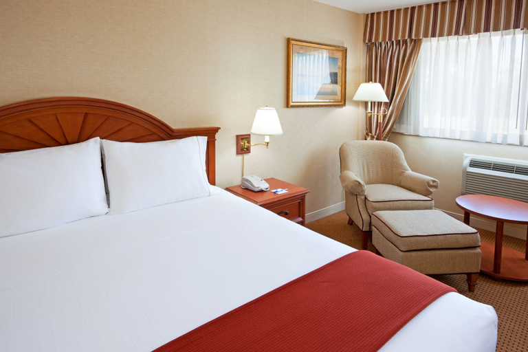 Bedroom 3, Five Towns Inn - JFK Airport, Nassau