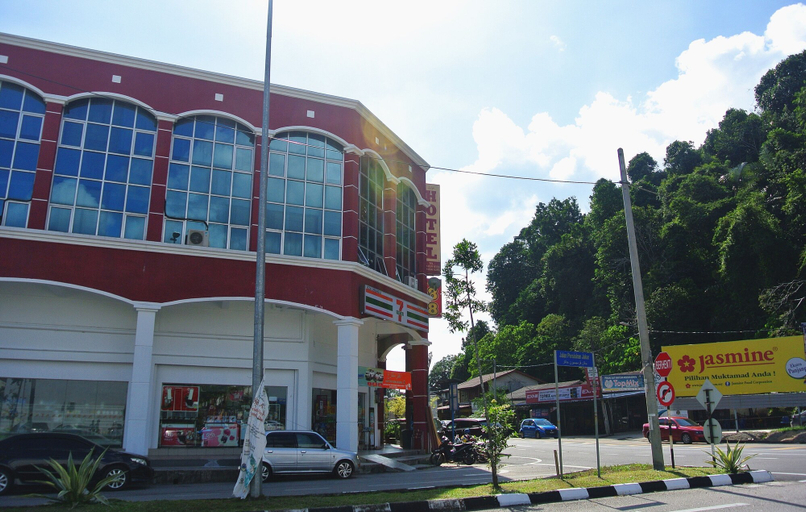 Exterior & Views