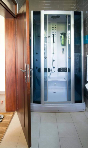 Bathroom 3, Biyem Hotel, Kampala