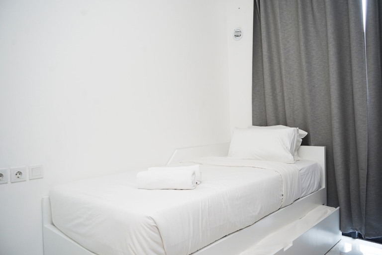 Bedroom 2, Nice And Restful Studio Sky House Bsd Apartment, South Tangerang