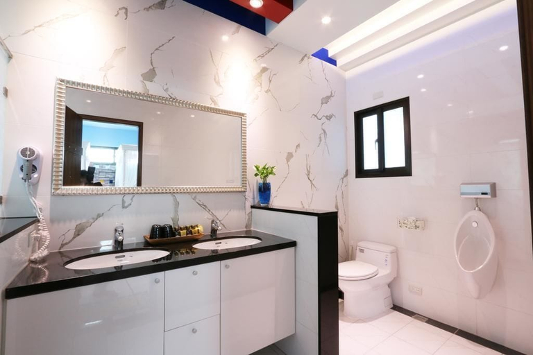 Bathroom 4, Luoyuxuan, Yilan
