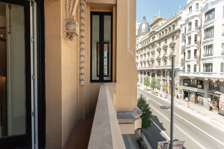 Exterior & Views 2, SUITES YOU Gran Via, Madrid