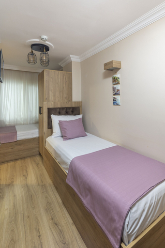 Others 5, Grey House, Fatih