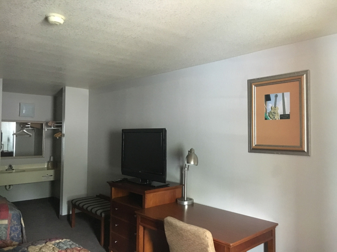 Others 4, Sunset Inn, Crittenden