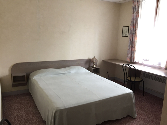 Bedroom 3, Hotel Restaurant De La Mare, Oise