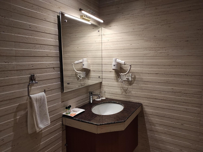 Bathroom 4, Aaroham The Watergate Hotel, Nainital