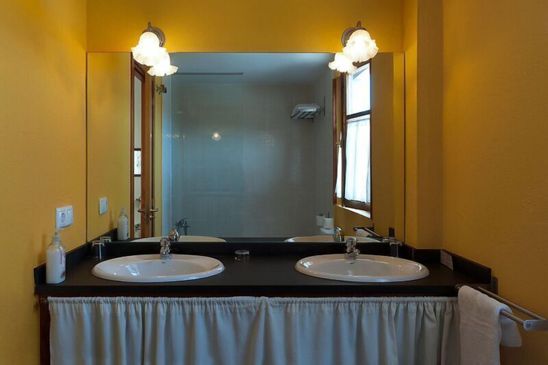 Bathroom, Hotel Rural La Peregrina, León