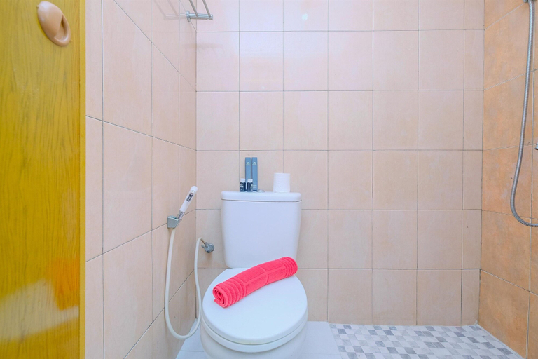 Bathroom 3, Warm And Cozy Stay Studio Apartment Margonda Residence 2, Depok