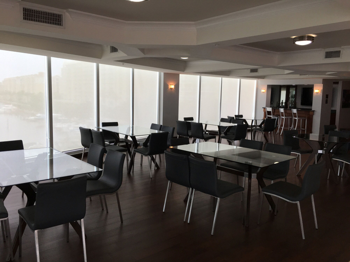 Food & Drinks 5, Big Place in Sunny Isles near Beach, Miami-Dade