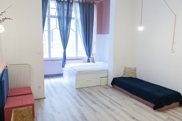 Bedroom 2, Colorful Ernesto II, Budapesti