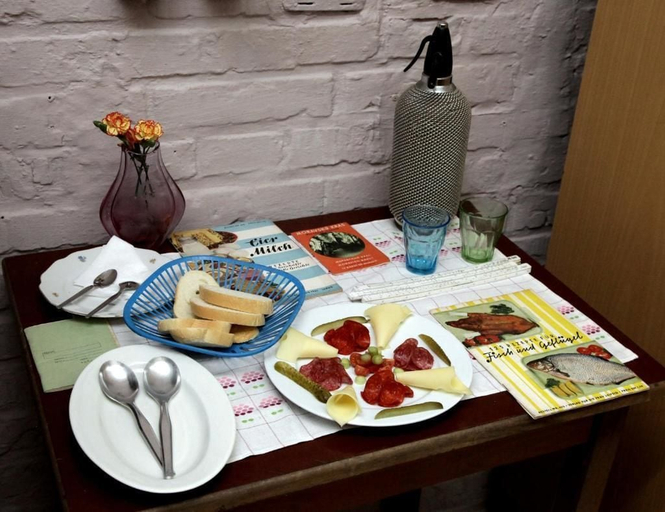 Food & Drinks 5, 10-Z Bunker - Hostel, Brno