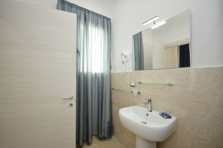 Bathroom 4, da Rocco B&B, Lecce