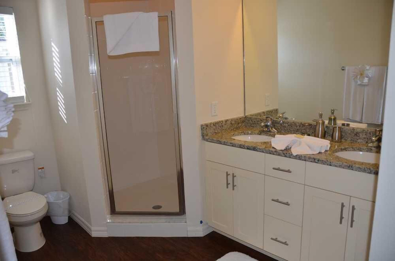 Bathroom 3, Lucaya 4 Bedrooms 3 Baths Townhome With Central Kitchen, Osceola