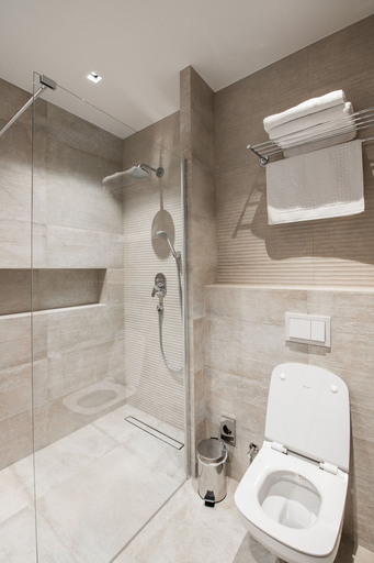 Bathroom 3, Hotel Seraphine Plaza, Peć