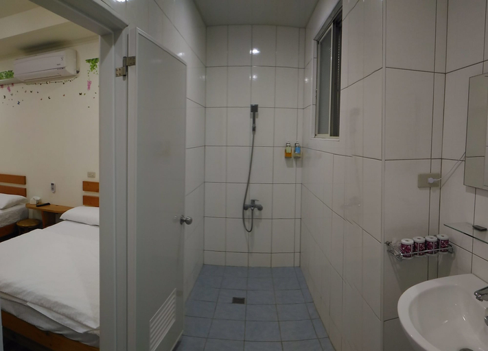 Bathroom 4, Blockhead Bed and Breakfast, Taitung