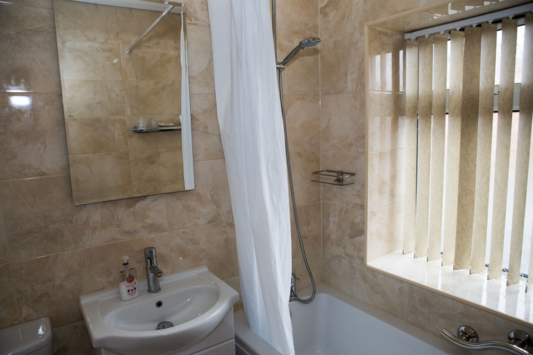 Bathroom 3, Oak House B&B, Oldham