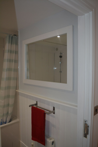 Bathroom 4, Executive Apartment Cardiff Central, Cardiff