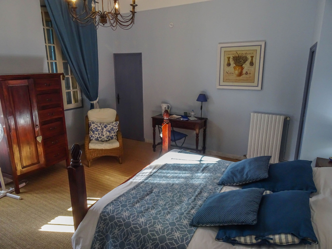 Bedroom 4, Clos St Pierre de Fraisse, Vaucluse