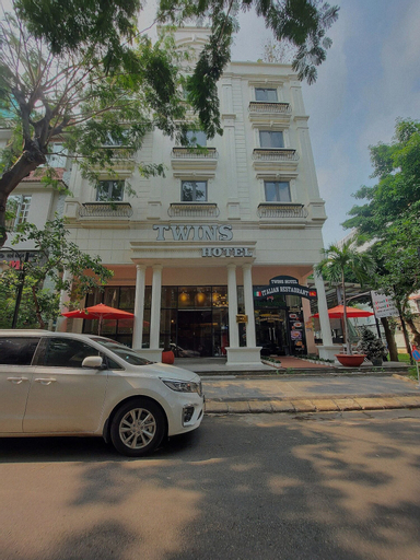 Twins Hotel, District 7