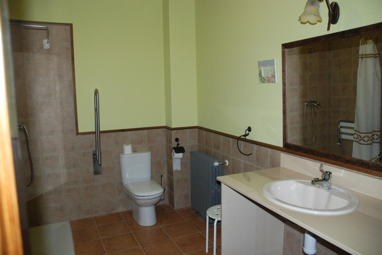 Bathroom, La Casona de Amaido, Asturias