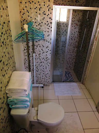 Bathroom 3, Beach Front Honeymoon B