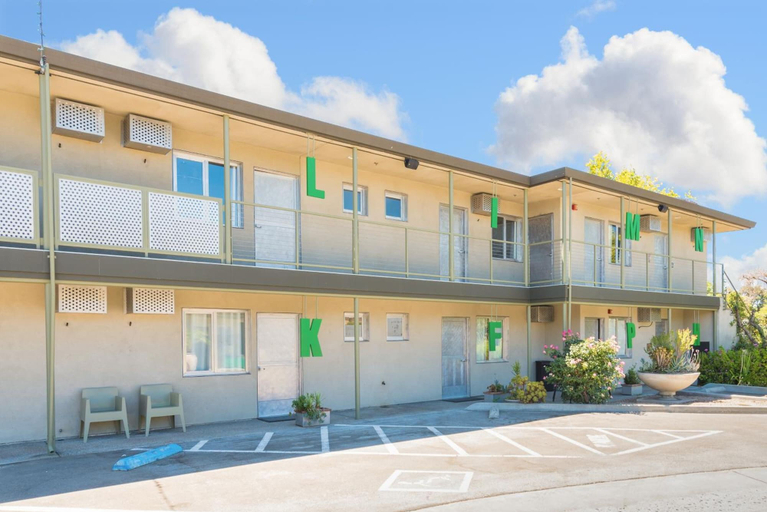 Exterior & Views 2, The Greens Hotel - Del Paso Blvd, Sacramento
