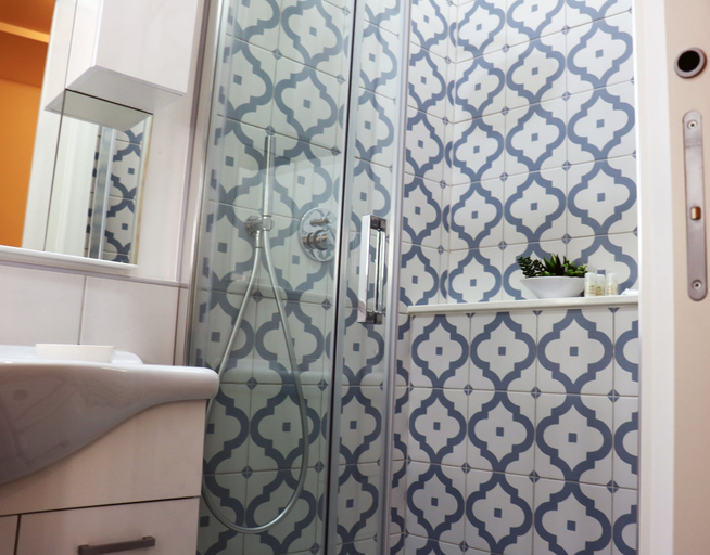 Bathroom 2, Terracielo Guest House, Bari