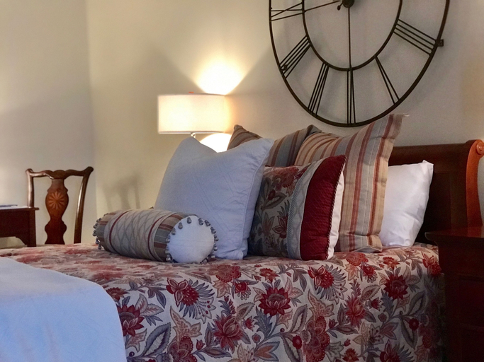 Bedroom 4, Ophelias Restaurant & Inn, Kansas City