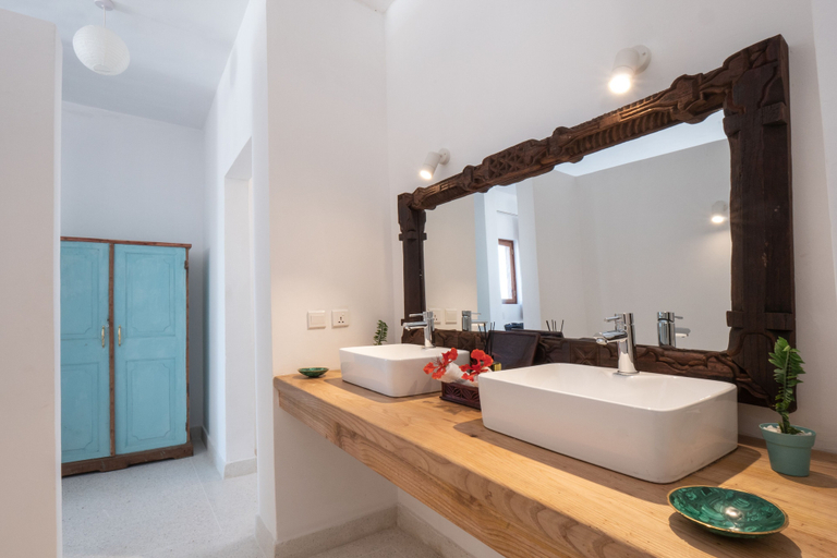 Bathroom 4, Amani Villas Nature Retreat, Kati