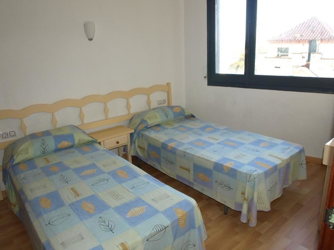 Bedroom 3, Apartamento cerca de la playa y de Water World, Girona