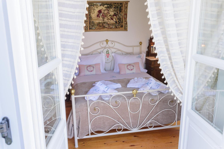 Bedroom 4, Hydra's Pearl - Gold Pearl, Attica