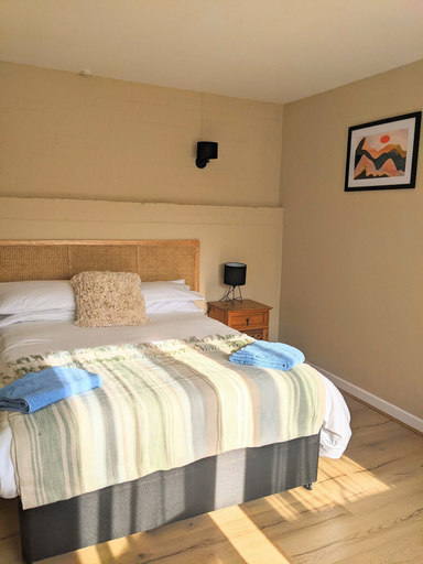 Bedroom 3, Kingfisher Barn, Oxfordshire