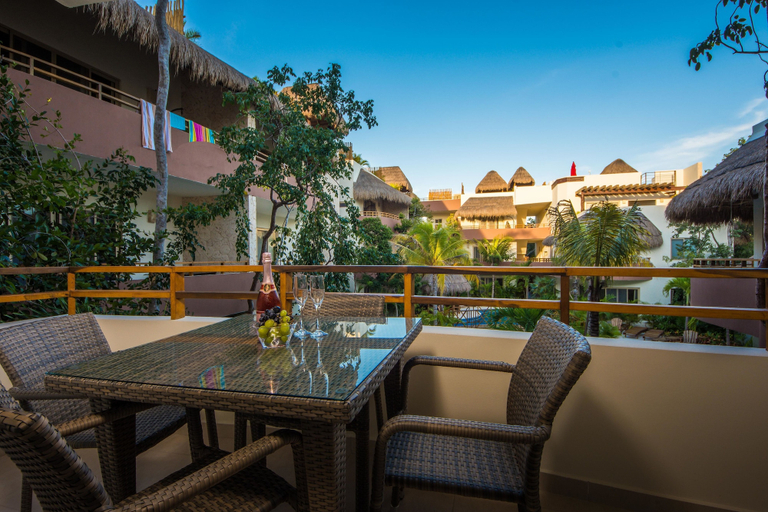 Food & Drinks, Honey 2 BRM sleeps 4 balcony, Cozumel