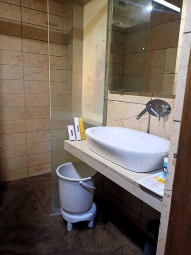 Bathroom 4, Super Inn Armoise Hotel, Ahmadabad