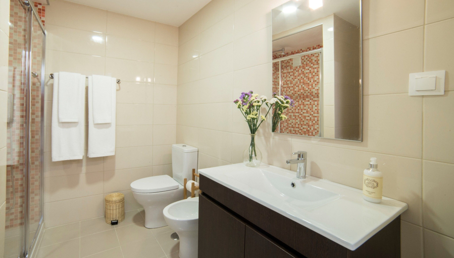 Bathroom 5, Lis Apartments, Lisbon