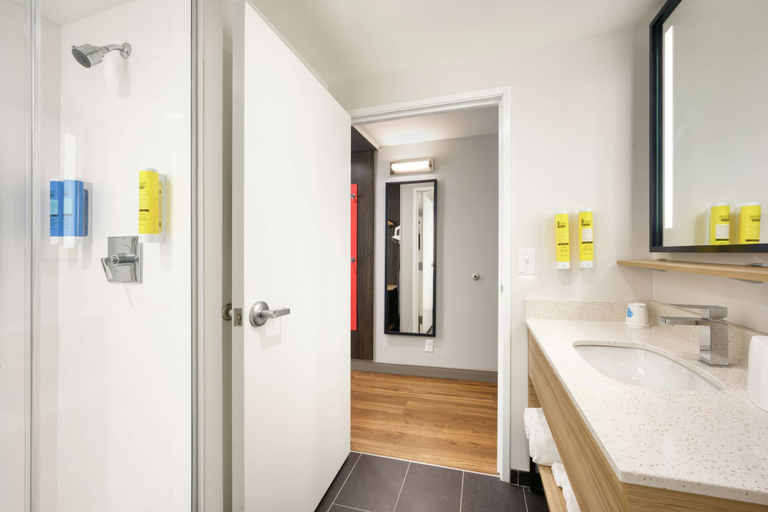 Bathroom 4, Tru By Hilton Chattanooga Hamilton Place, Hamilton