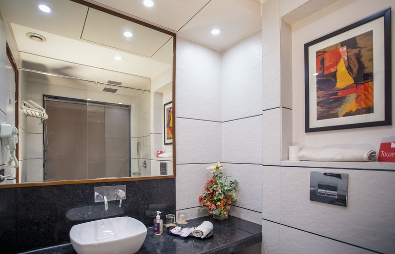Bathroom 3, Spree Hotel Jaipur, Jaipur