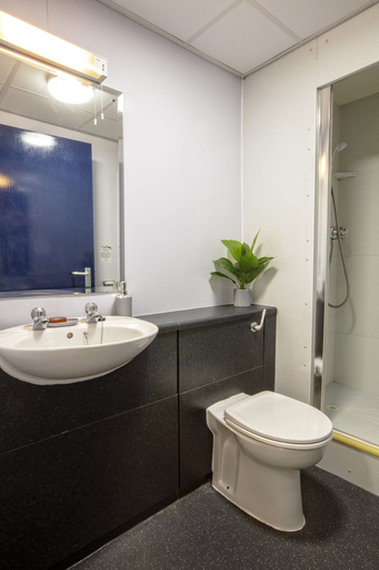 Bathroom 3, Belmont Apartments and Rooms, Dundee