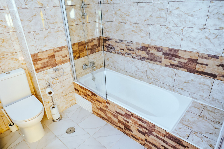 Bathroom 5, Help Yourself Hostels - Restelo, Lisbon