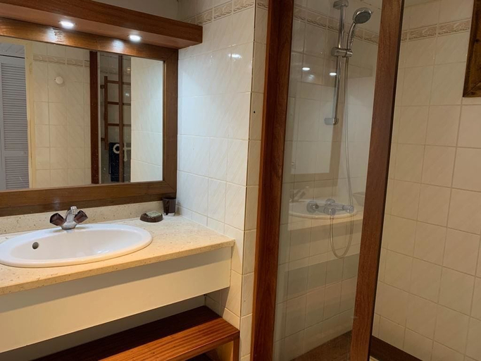 Bathroom 3, Résidence Les Yuccas by Weekome, Le Gosier